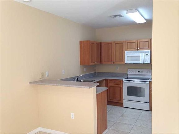4th image of 625 Talia Circle #625