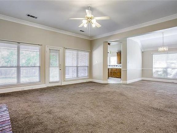 3rd image of 221 Miramar Dr