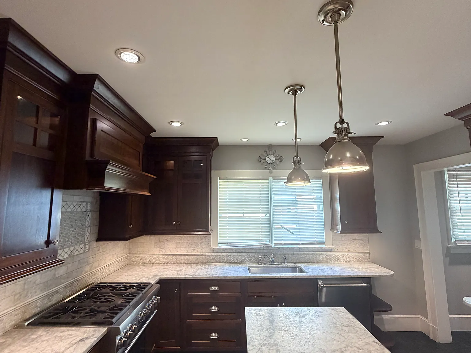 4 bed, 2.5 bath, 3010 sqft, $4,800 — Photo 4