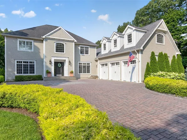 15 Thorman Lane, Huntington, NY 11743