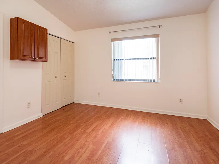 9641 Riverside Dr #F1 — Photo 6