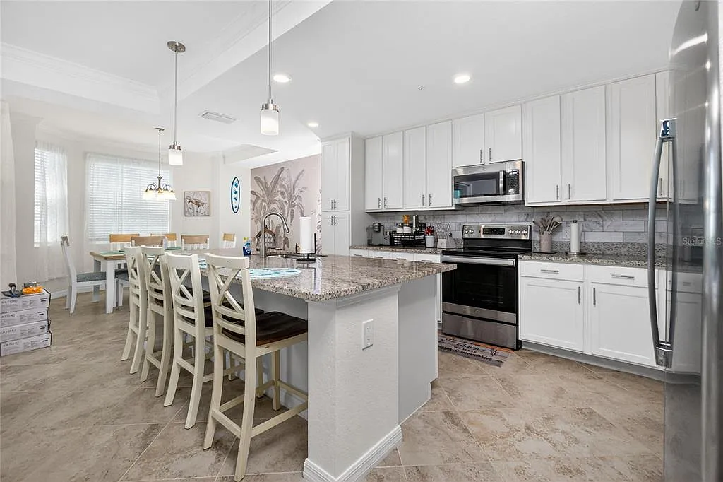 2 bed, 2.0 bath, 1198 sqft, $6,000 — Photo 2