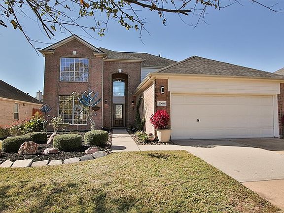 20011 Castlegreen is beautifully landscaped, complete with sprinkler system to keep plants and grass looking great.