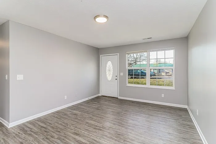 11024 Labelle Ave — Photo 3