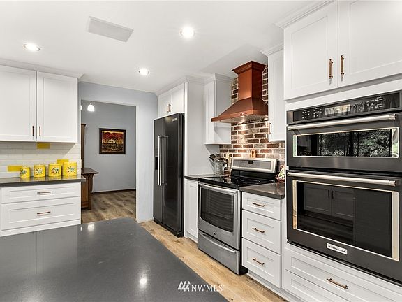 4th image of 13815 109th Avenue Ct E