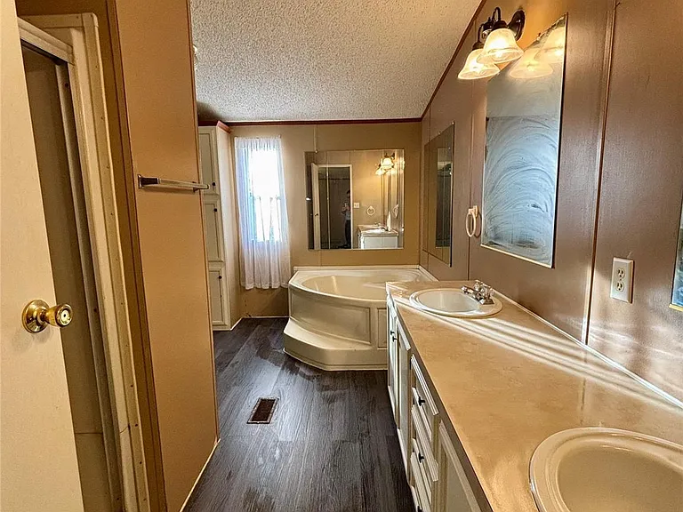 111 Lakeside Woods Dr — Photo 18