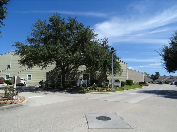 127 April Point Dr S, Montgomery, TX 77356