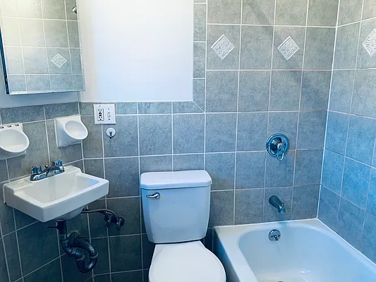 Rented by Flatiron Real Estate Advisors LLC | media 31