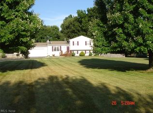 868 Walnut Grove Dr, New Waterford, OH 44445