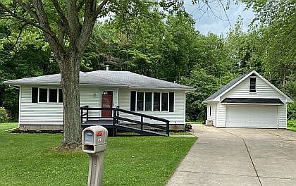 1st image of 418 W 75th Pl
