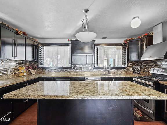 3rd image of 8717 Parkland Dr