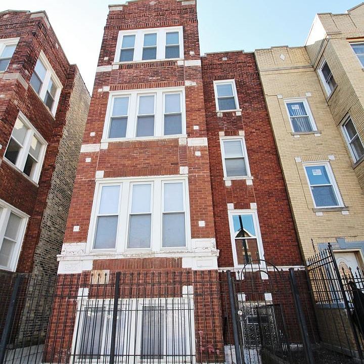 1st image of 852 N Hamlin Ave #1