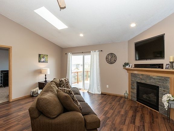 2nd image of 530 E Goldfinch Dr