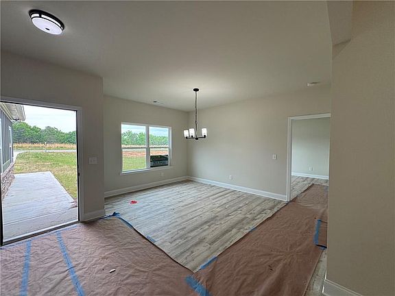 4th image of 2089 N Hicks Rd