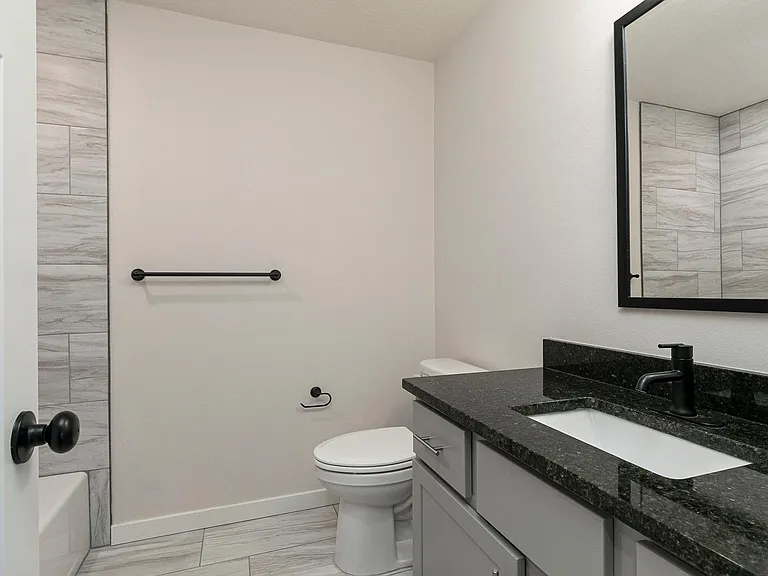 800 E Crew Dr — Photo 24