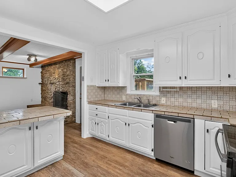 214 Blanchard Pl — Photo 6