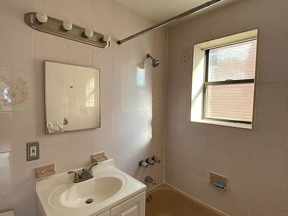 5th image of 19-62 77th St #2