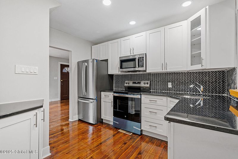 5th image of 94 Broderick Street