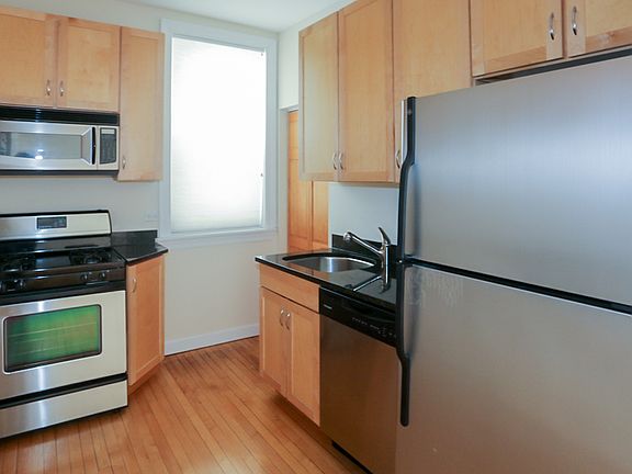 2nd image of 1946 1/2 W Leland Ave #2