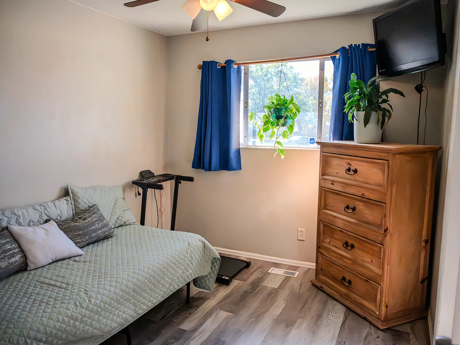4 bed, 1324 sqft, $2,000 — Photo 4
