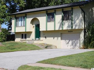 14104 Washington Cir, Omaha, NE 68137