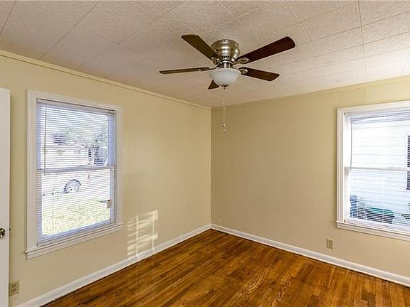 4th image of 1009 Campbell St