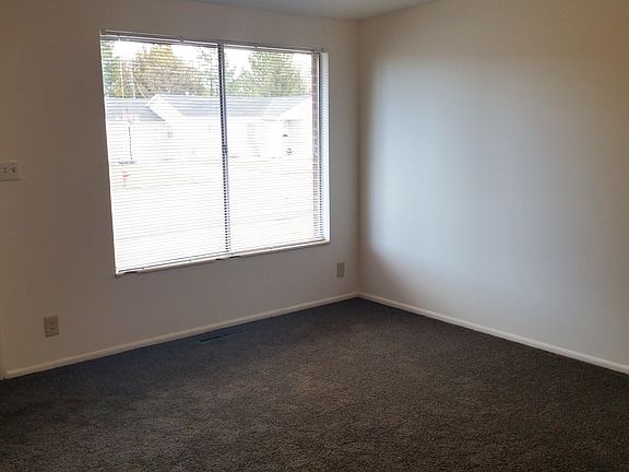 2nd image of 670 E Millcreek Way