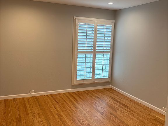3rd image of 148 Locksley Ave #4
