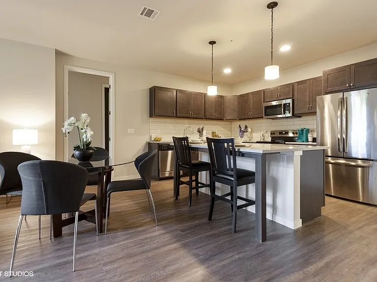Harmonee Square Apartments — Photo 7