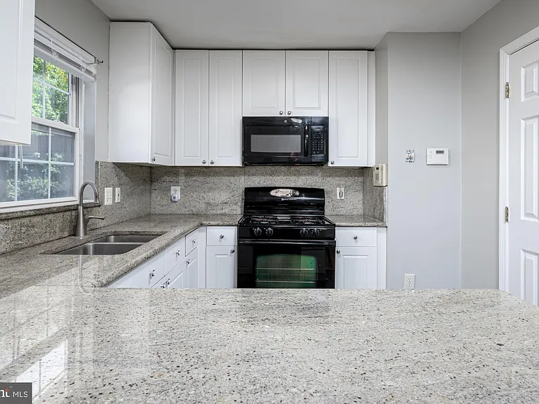 105 Brenwick Ct — Photo 10