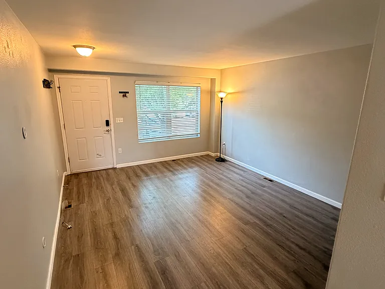 2031 Oakcrest Cir — Photo 4