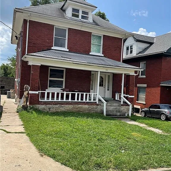 711 Sandusky Ave — Photo 1