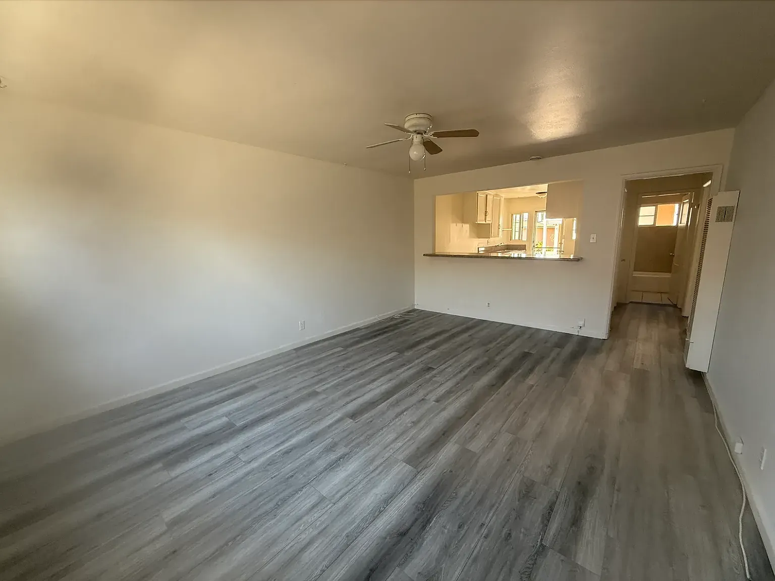1 bed, 890 sqft, $2,300 — Photo 1