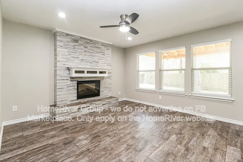 4 bed, 2.0 bath, 1716 sqft, $1,925 — Photo 3