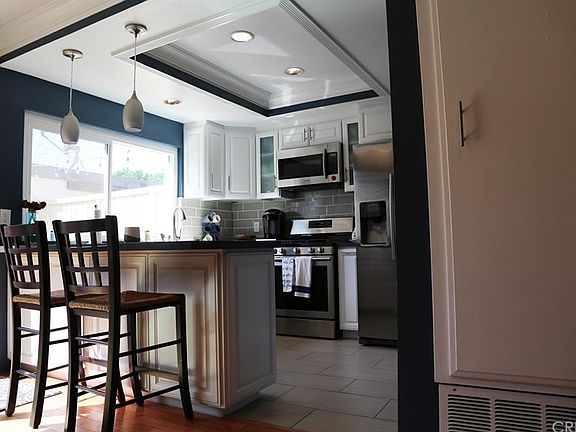 5th image of 9762 Karmont Ave