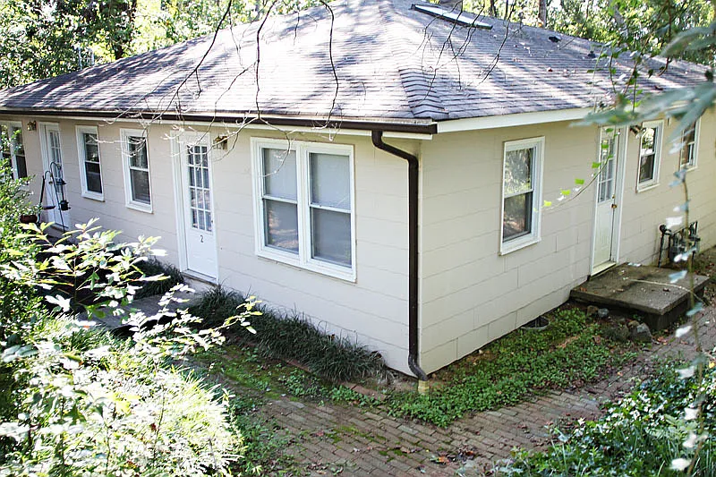 Walk or Ride to UNC Hospital from this 2 bedroom condo — Photo 1