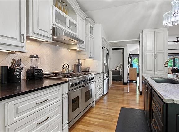 3rd image of 3303 W 71st Ter