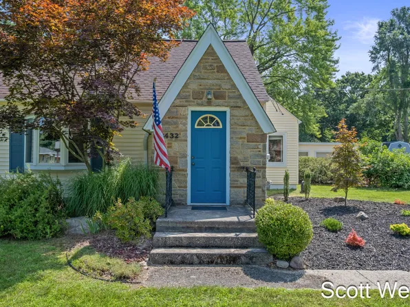 3432 Dean Lake Ave NE, Grand Rapids, MI 49525