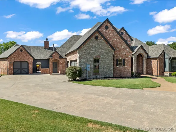 3601 Hunters Creek Rd, Edmond, OK 73003