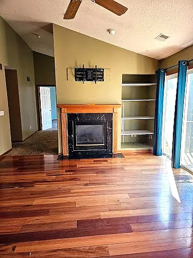 3 bed, 1671 sqft, $2,495 — Photo 2