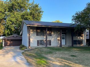 614 Christopher Cir, Jesup, IA 50648