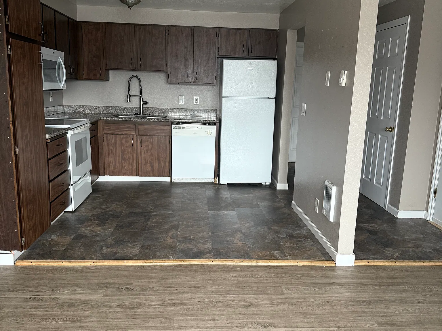 2 bed, 850 sqft, $1,150 — Photo 2