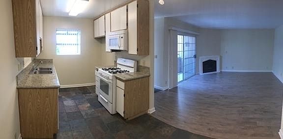 2nd image of 2908 W Victory Blvd #E