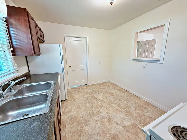 4838 Stanley Dr — Photo 10