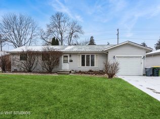 474 Aztec Dr, Carol Stream, IL 60188