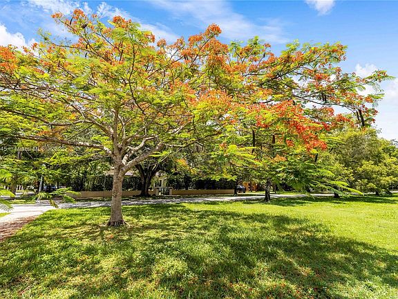 3rd image of 2103 Country Club Prado