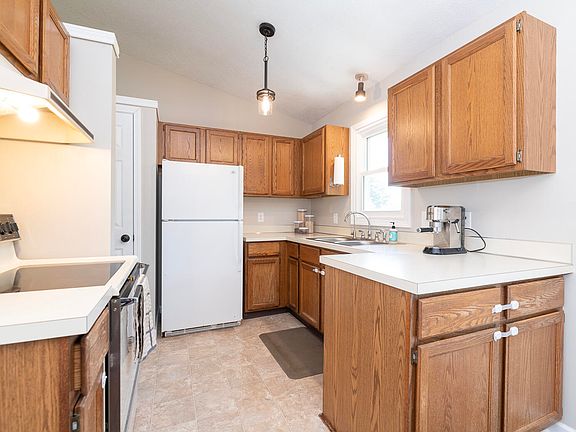 5th image of 5895 Thunder Bay St