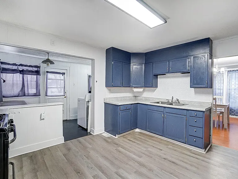 1407 Mound St — Photo 8