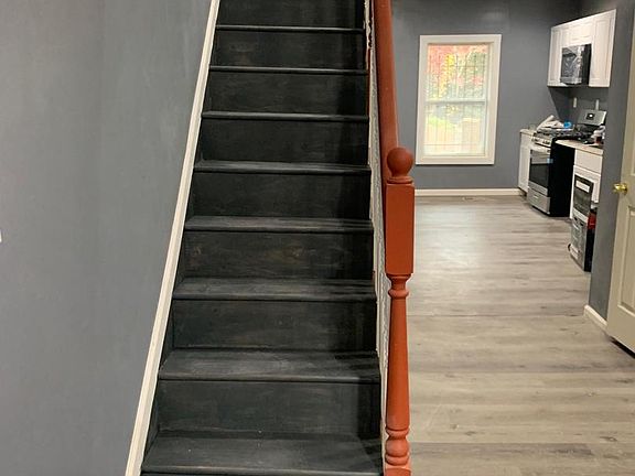 4th image of 752 Bartlett Ave