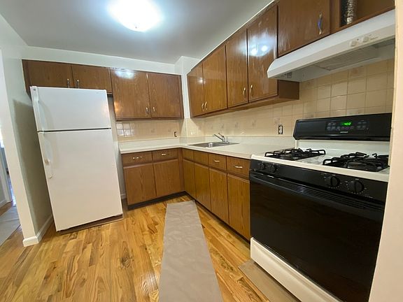 3rd image of 216 Cornelia St #1S